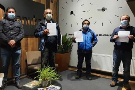 Manuka firma convenio con la comunidad de  Puerto Octay 