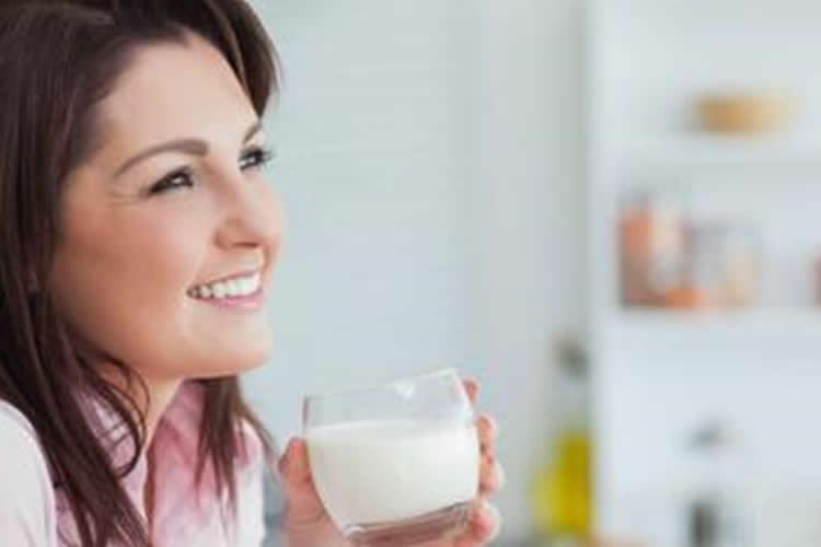 La leche tiene mayor densidad nutricional que las bebidas vegetales 
