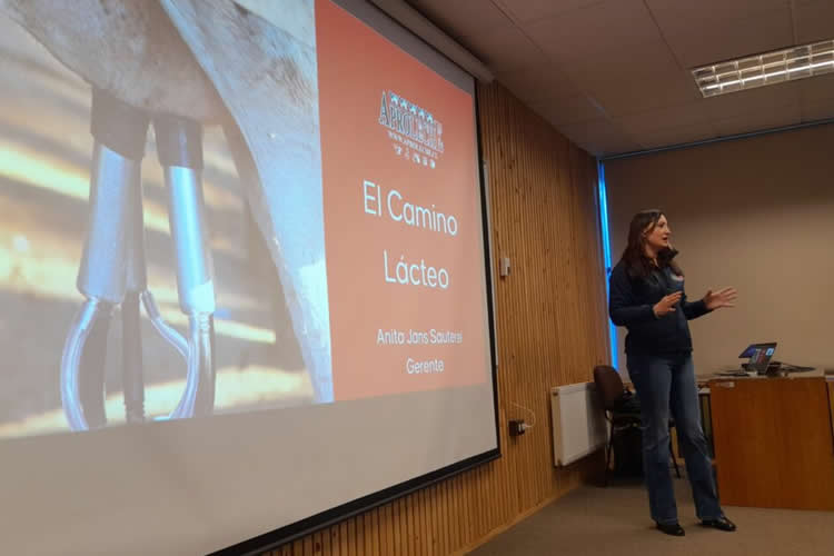 Sector lácteo inaugura año académico de la UACh