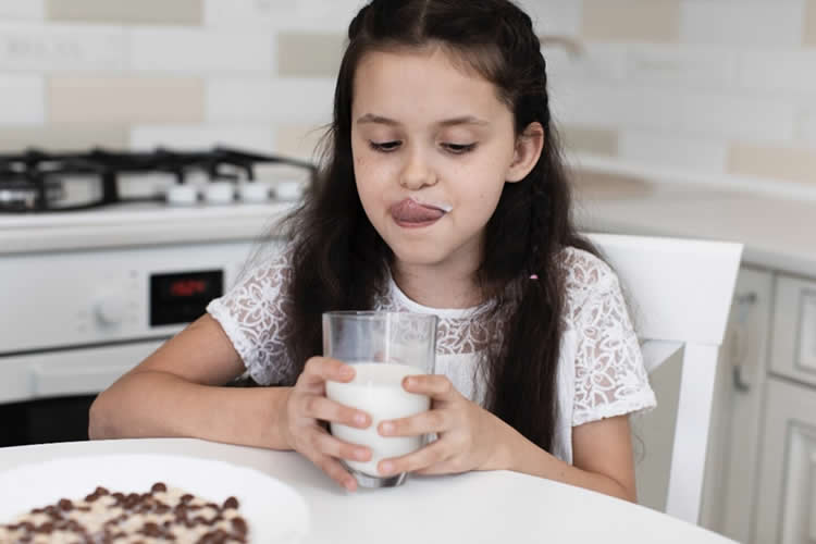 Consumir leche en la niñez: una inversión en salud para toda la vida