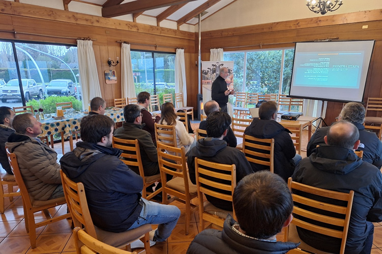 Lecheros conocen estrategias para potenciar el consumo de lácteos chilenos 