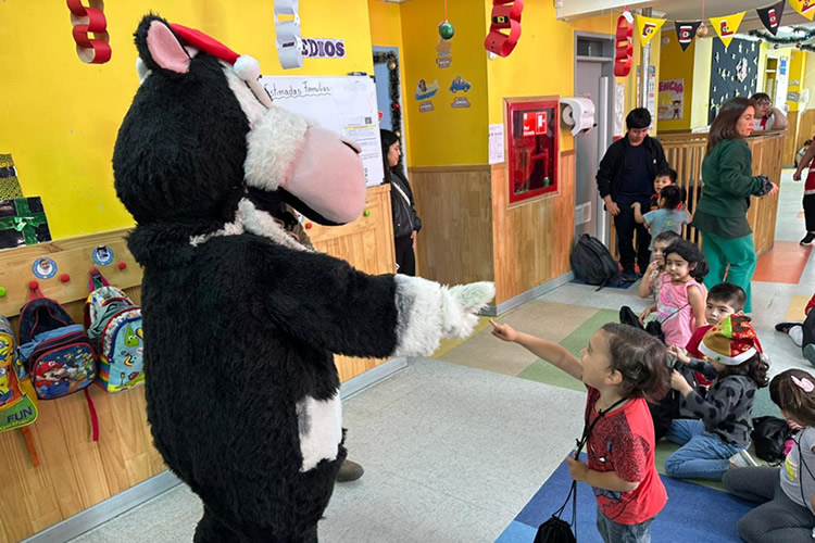 Aproleche Osorno acompaña esta Navidad a niños de la provincia con entrega de productos lácteos