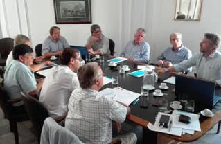 Lecheros acuerdan trabajo conjunto para abordar los desafíos del sector