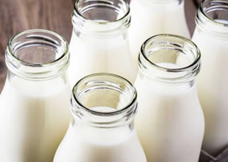 El coronavirus podría bajar los precios de la leche en un 6%