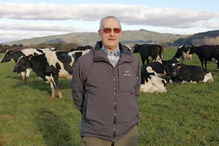 Empresario agrícola con más de 50 años dedicados a la lechería: “Yo gozo en el campo, mi felicidad está aquí"