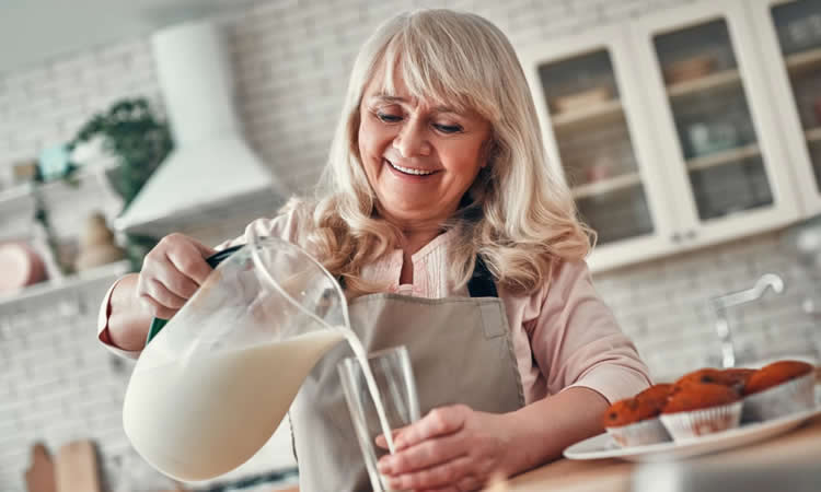 Los lácteos son una parte importante de las dietas de muchos adultos mayores 