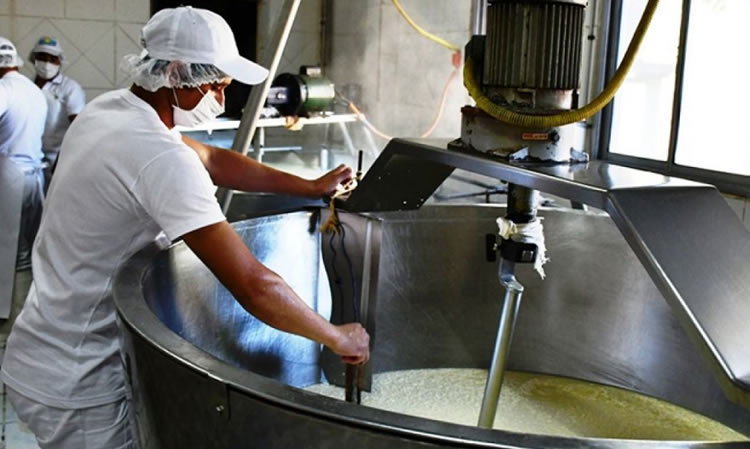 Nubarrones para las exportaciones de lácteos argentinos: los dos grandes compradores están en problemas