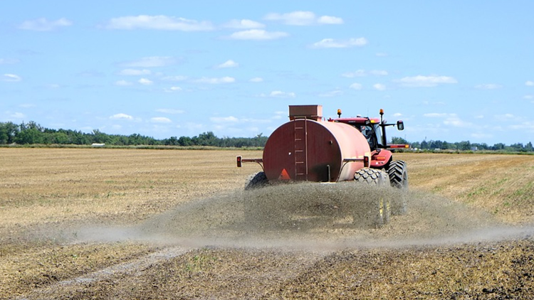 Fertilizantes se encarecerán 13% en el mundo por guerra en Ucrania, prevé la FAO