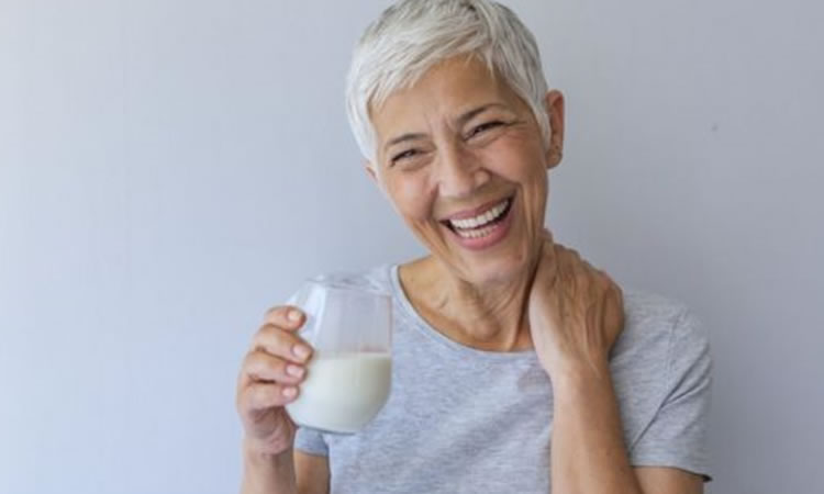 Consumo de lácteos reduce en un 33% riesgo de fracturas en adultos mayores