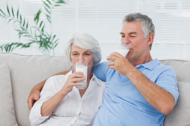 Osteoporosis: Consumo de lácteos clave para prevenir esta patología