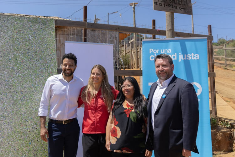 Entregan 500 placas aislantes a base de cajas de leche para viviendas