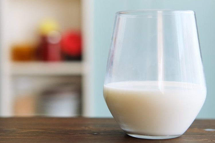 ¿Por qué está subiendo la leche? Las razones del alza en su precio y dónde encontrarla más barata