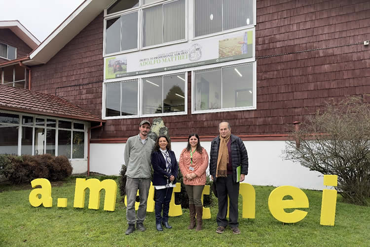 Convenio busca fomentar la economía social y el cooperativismo en estudiantes 