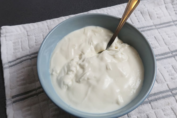 Es altamente recomendable el consumo del yogurt, sobre todo en las dos primeras décadas de la vida