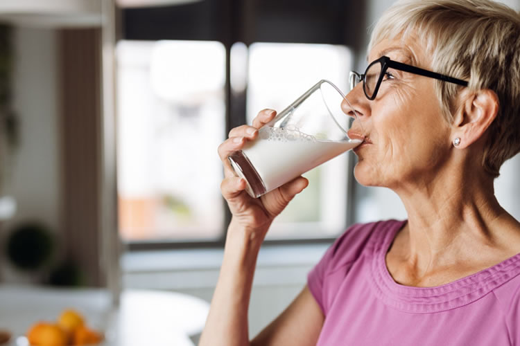 La leche baja los niveles de colesterol y riesgo coronario