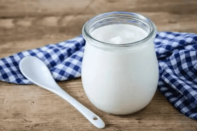 ¿Por qué el yogur natural sabe ácido?