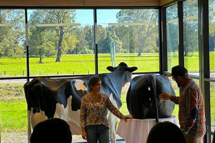 Nestlé entrega herramientas de capacitación a agroemprendedores lecheros y jóvenes estudiantes