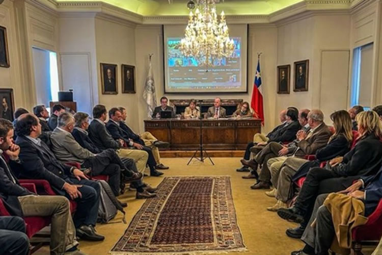 Productores abordan seguridad hídrica junto a autoridades del MOP