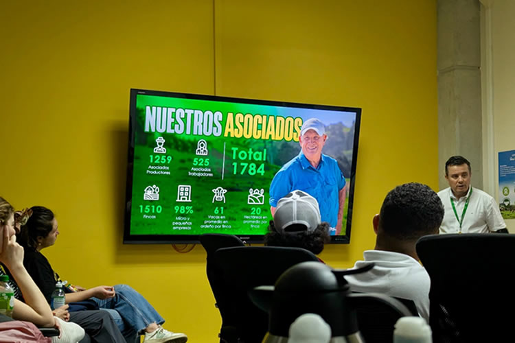 Aproleche Osorno participa en el 6° Encuentro Panamericano de Jóvenes Lecheros 