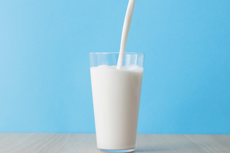 Importaciones de leche equivalente caen 8,9% al tercer trimestre del año