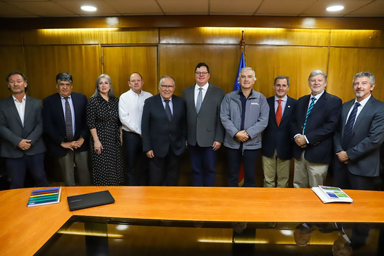 Ministerio de Agricultura busca reforzar trabajo público-privado para impulsar desarrollo del sector lácteo