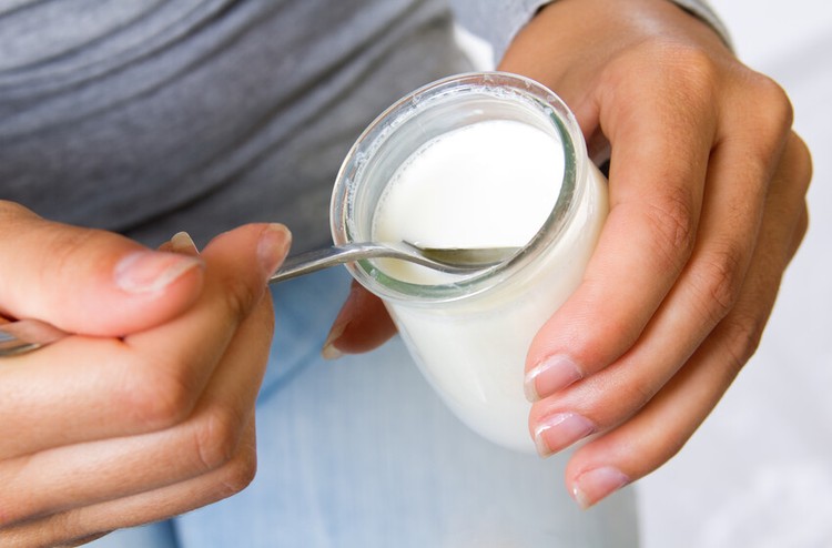 Estudio mostró los beneficios del yogurt en la fuerza muscular y la salud digestiva de los adultos mayores