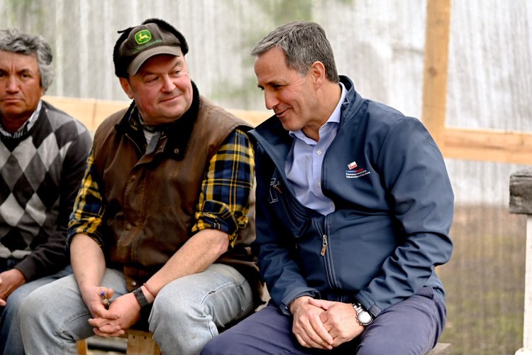 Apoyarán a 17 productores lecheros de Ñuble para incorporar tecnología y fortalecer el sector