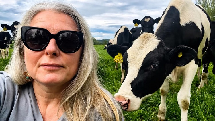 Saval destaca oportunidades y desafíos de la inteligencia artificial para el agro de Los Ríos