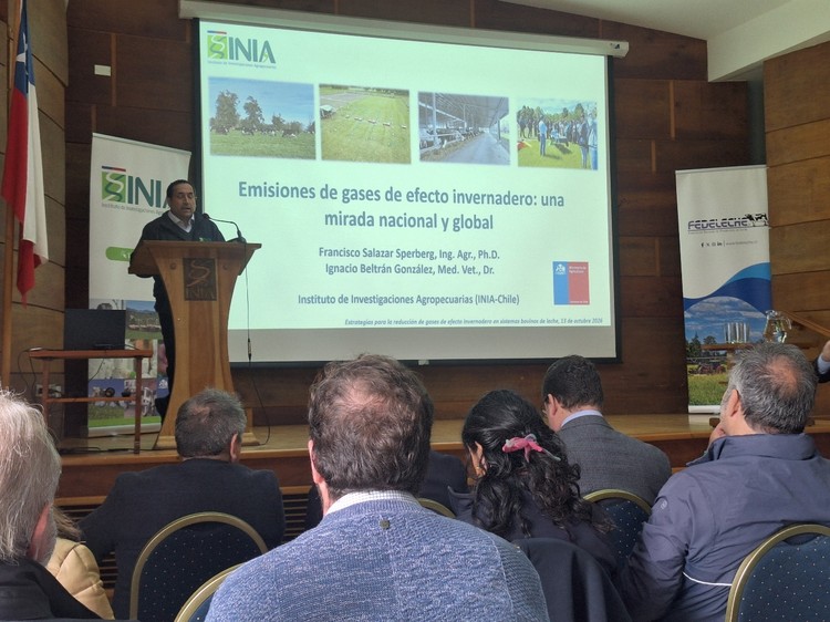 Seminario presentó estrategias para reducir emisiones de gases de efecto invernadero en la lechería